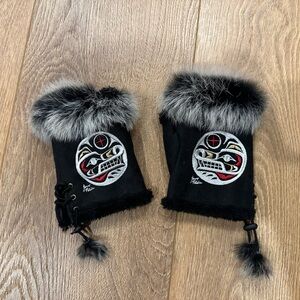 Indigenous art - fingerless texting gloves